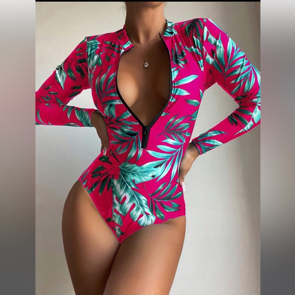 Women’s 8/10 one piece bathing suit new